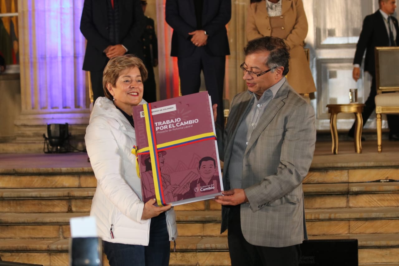 “No es mentira”: Petro entró a la polémica de la ministra de Trabajo y Van Camp’s