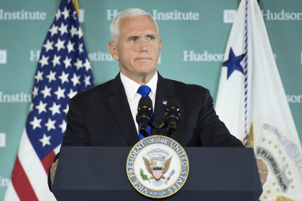 Pence acusa a China de proporcionar un «salvavidas» a Maduro con sus créditos