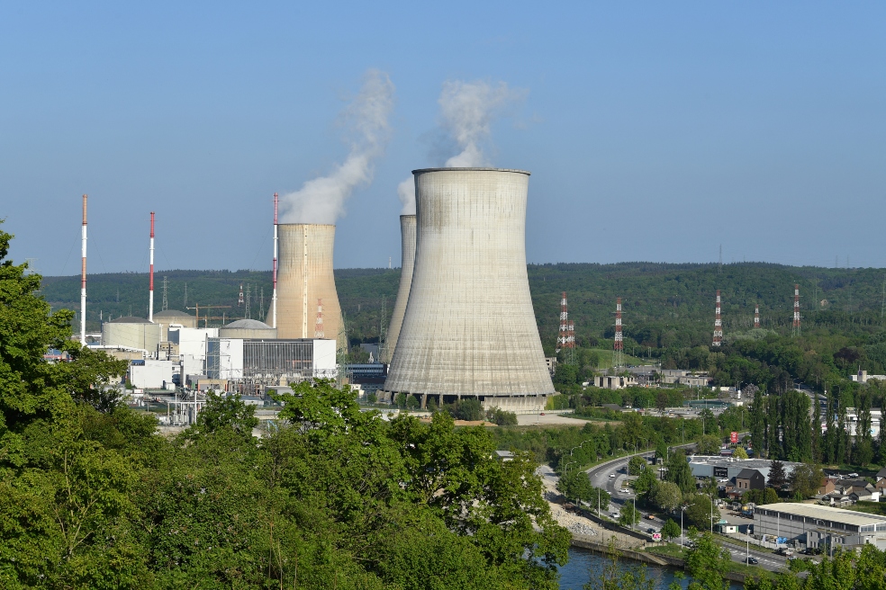 IA de Microsoft consume tanta energía que reactivó una central nuclear en EE. UU.