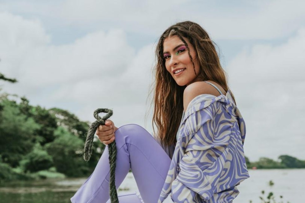 Karen Lizarazo hace un homenaje a Colombia con “Río Magdalena” su nuevo sencillo