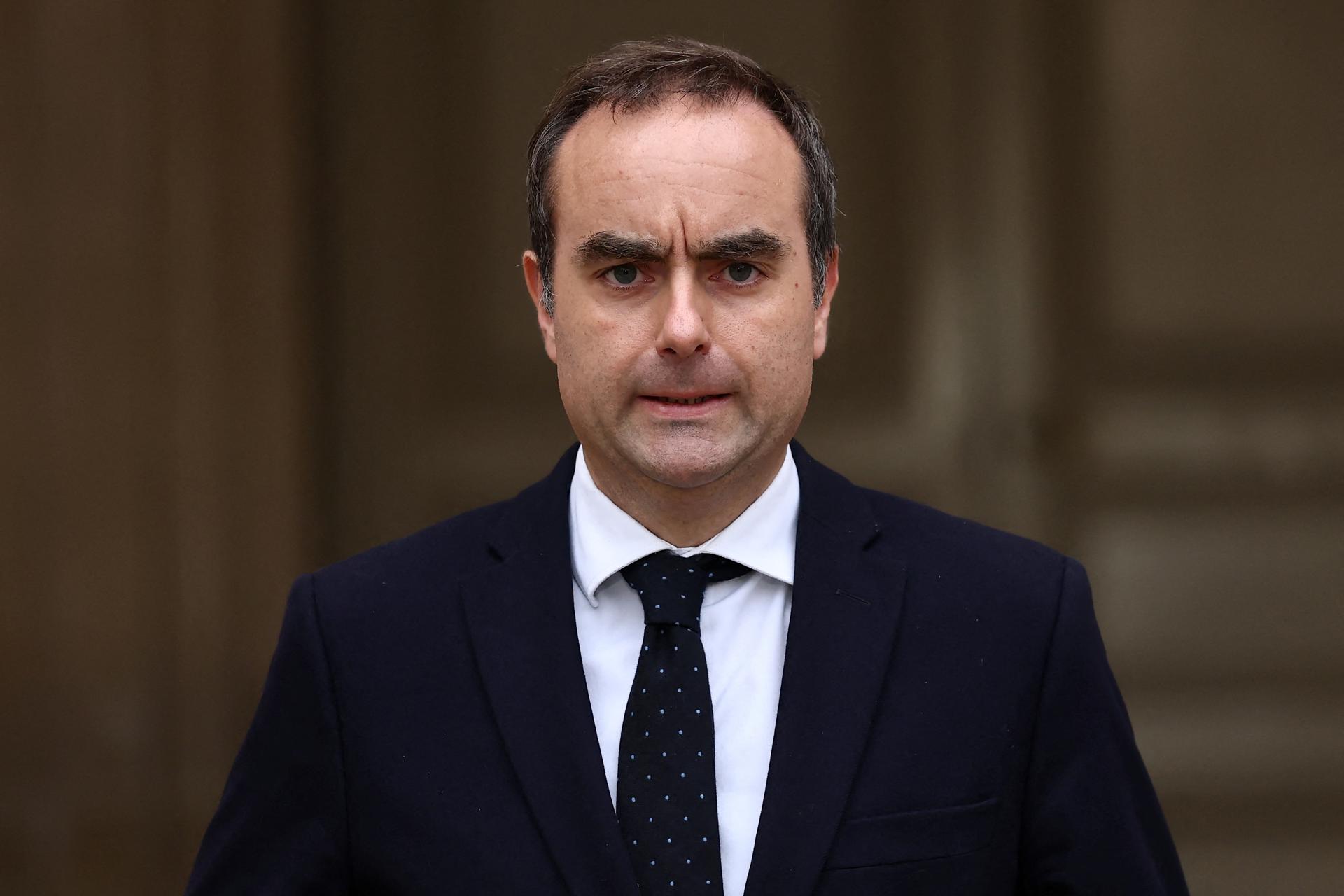 Macron confirma a Lecornu como primer ministro de Francia, a pesar de su dimisión