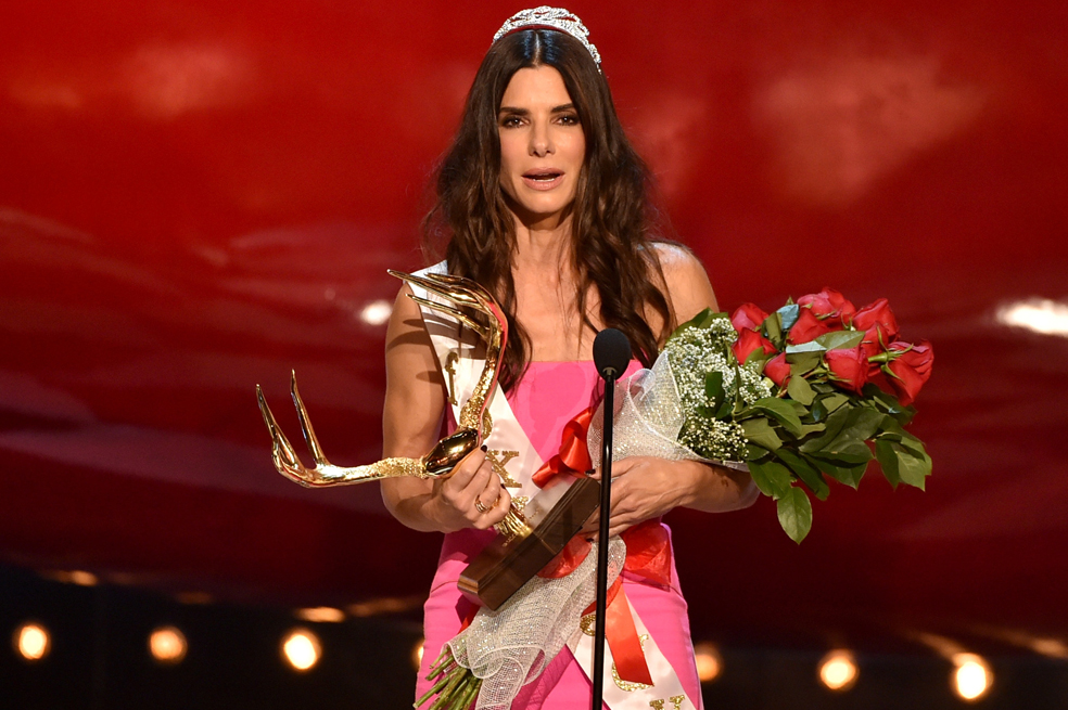 Sandra Bullock recibe premio «Una década de atractivo»