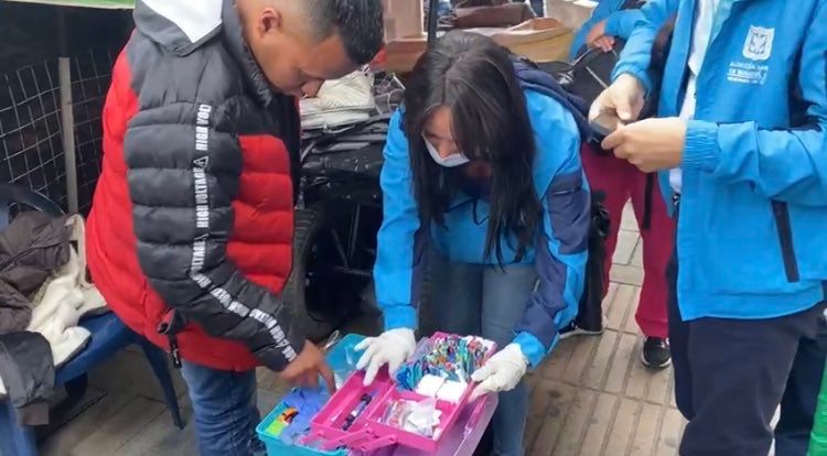 Desmantelan consultorio odontológico callejero, en el que ponían brackets