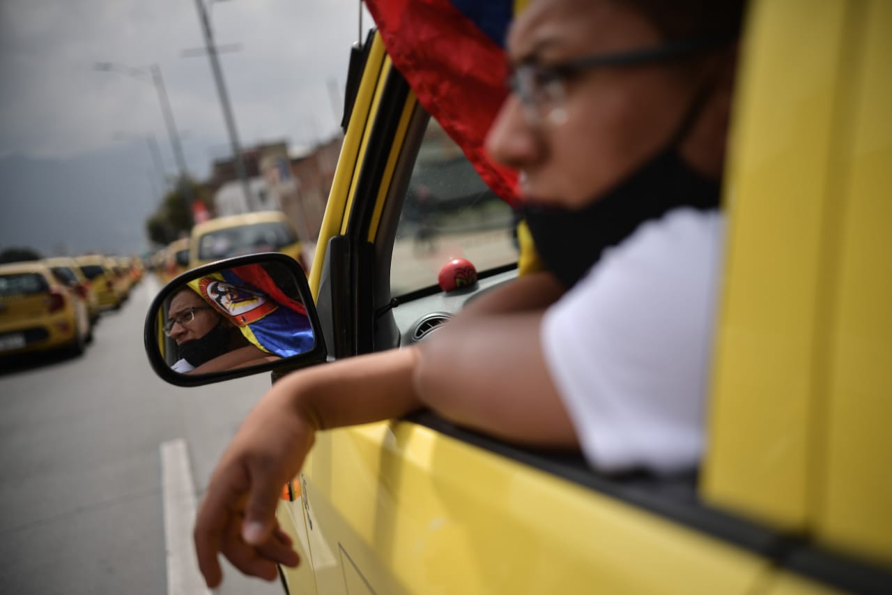 La fuerza amarilla en Bogotá: un gremio dividido y con el bolsillo apretado