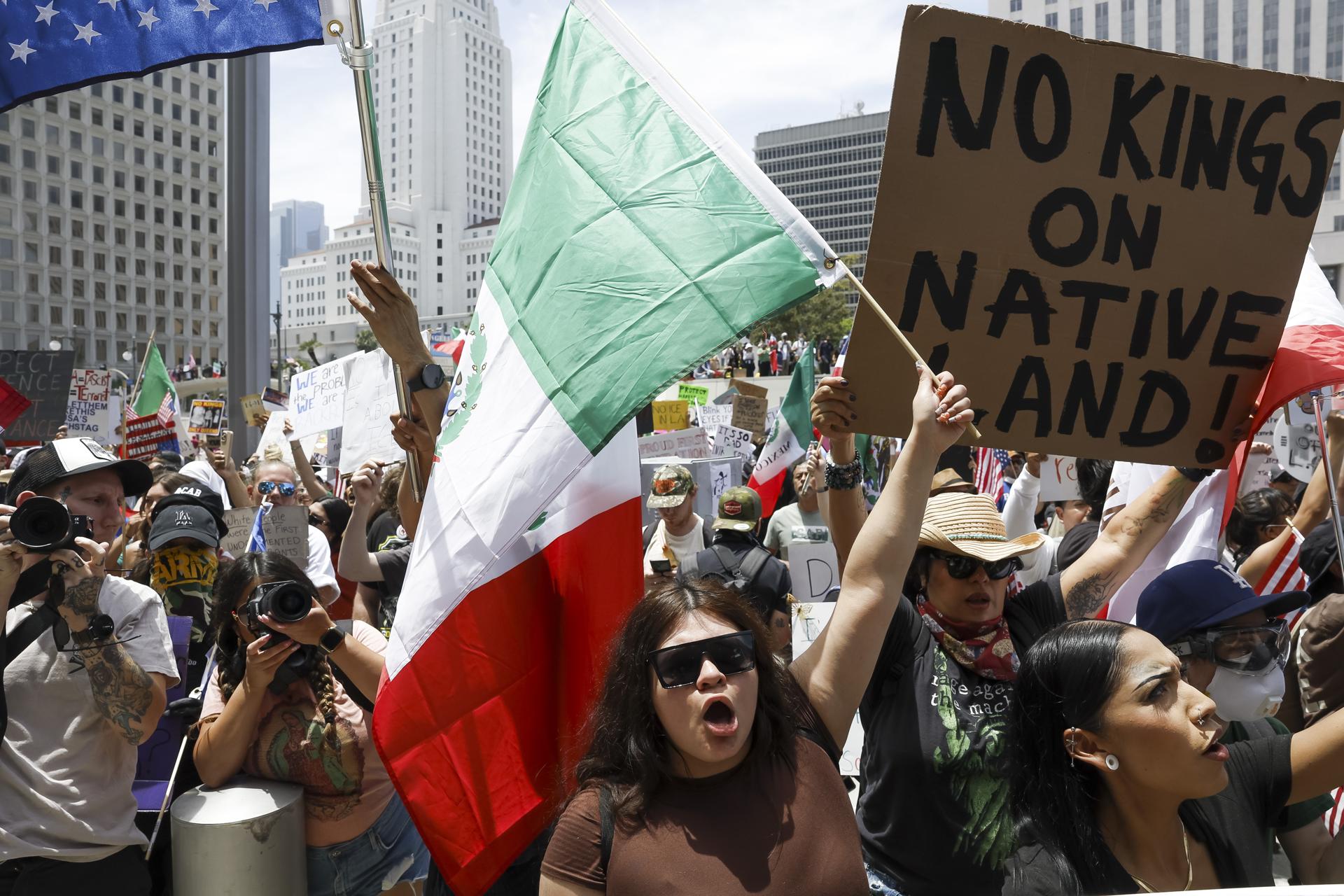“No Kings”: miles se movilizan en EE. UU. contra el “autoritarismo” de Trump