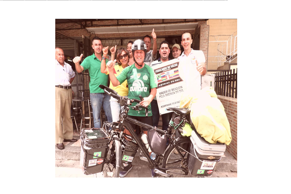 El brasilero que viajó en bicicleta hasta Medellín para tener un gesto con el Atlético Nacional