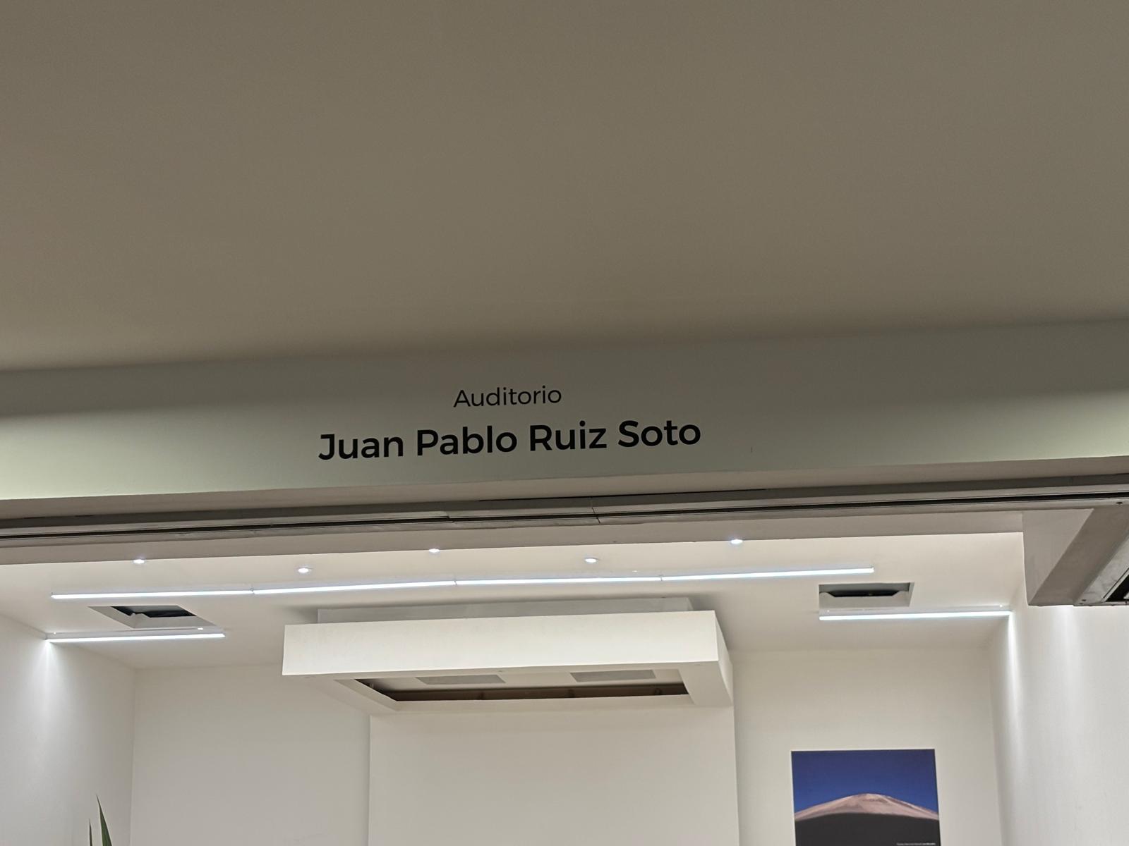 Parques Nacionales de los Nevados, FCB, y la Huerta Botánica le dedicaron un auditorio en Manizales a Juan Pablo Ruiz.