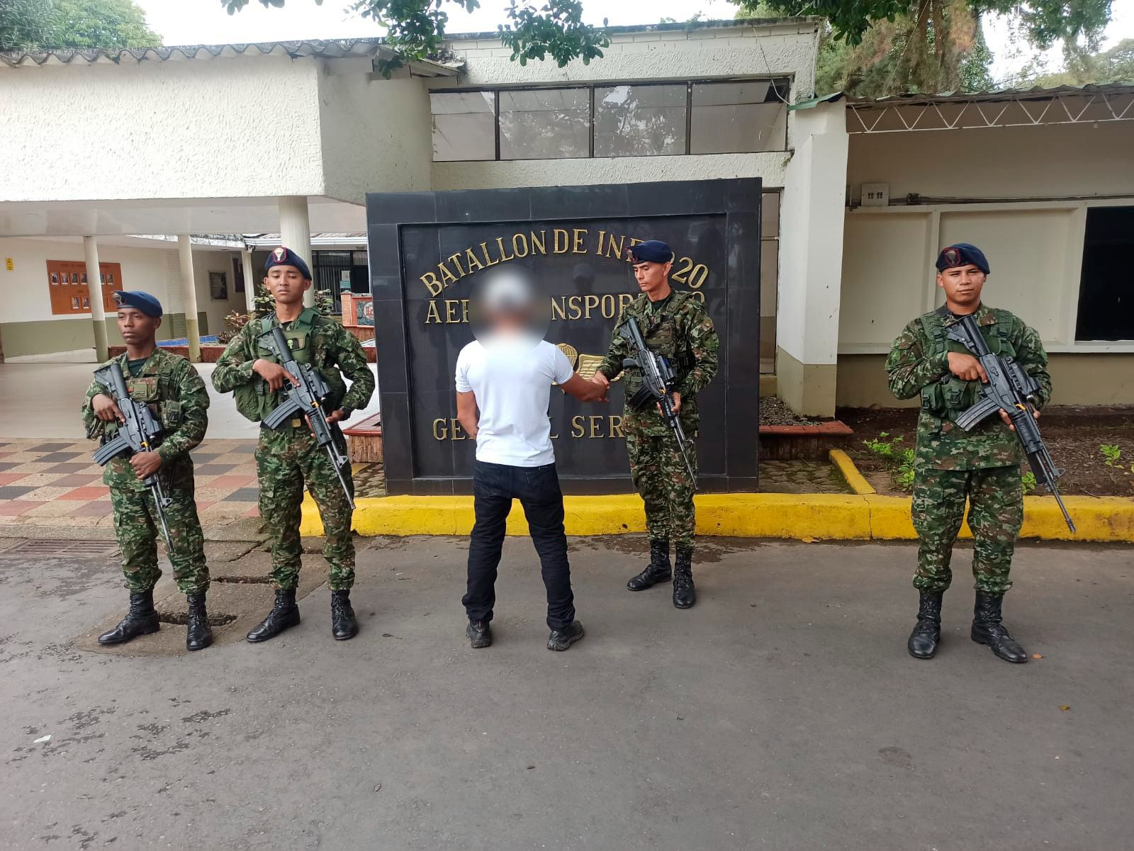 Integrante del Bloque Amazonas se entregó al Ejército en Villavicencio