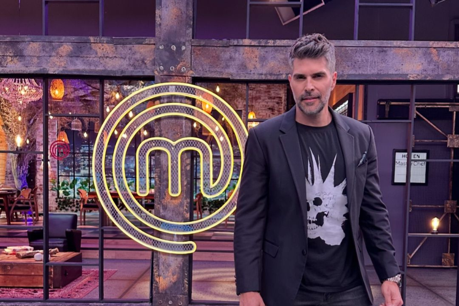 Juan Pablo Llano casi se desmaya en MasterChef. Claudia Bahamón tuvo que ayudarlo