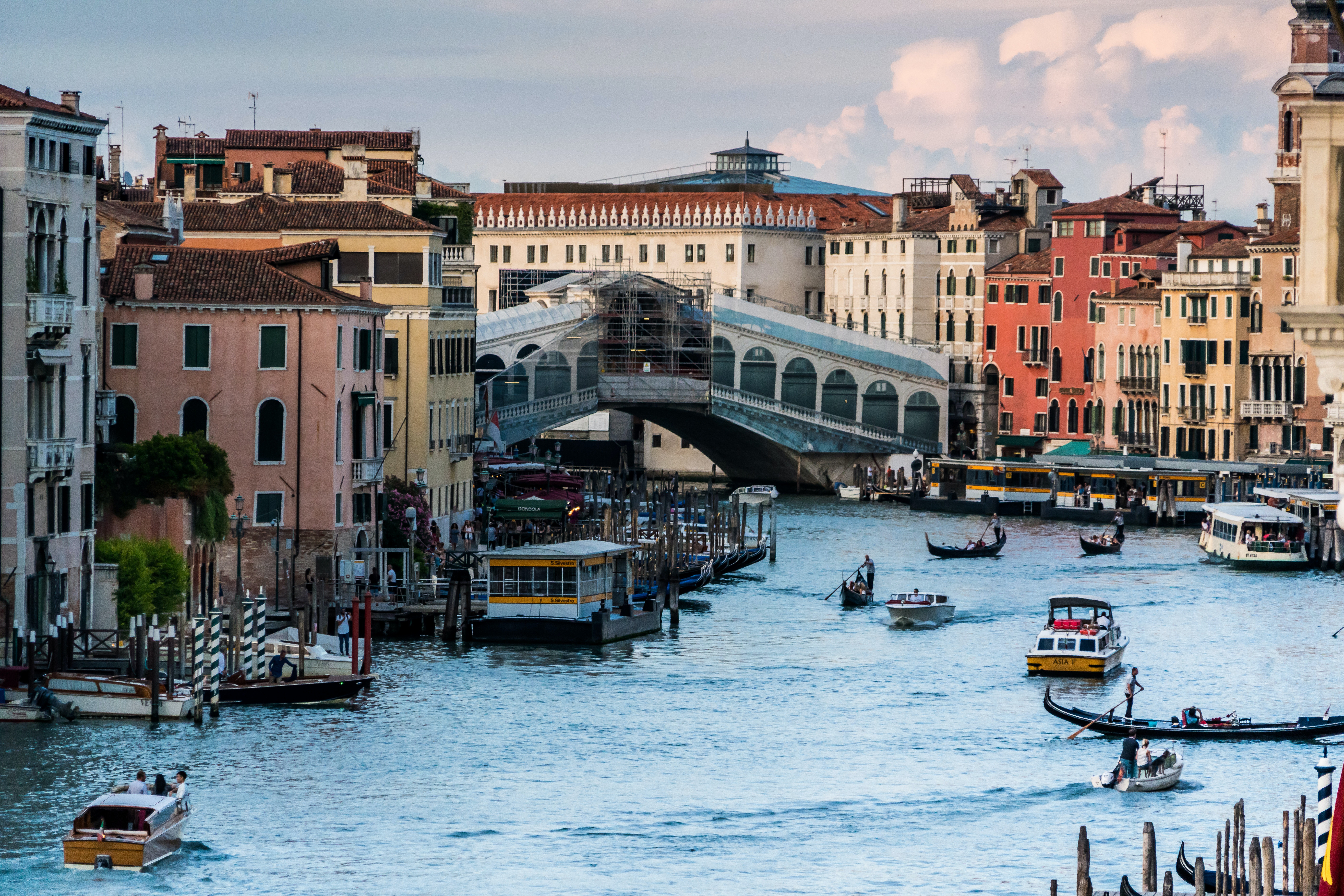 Venecia volverá a imponer “peaje” de acceso a turistas en 2025 y duplicará precio