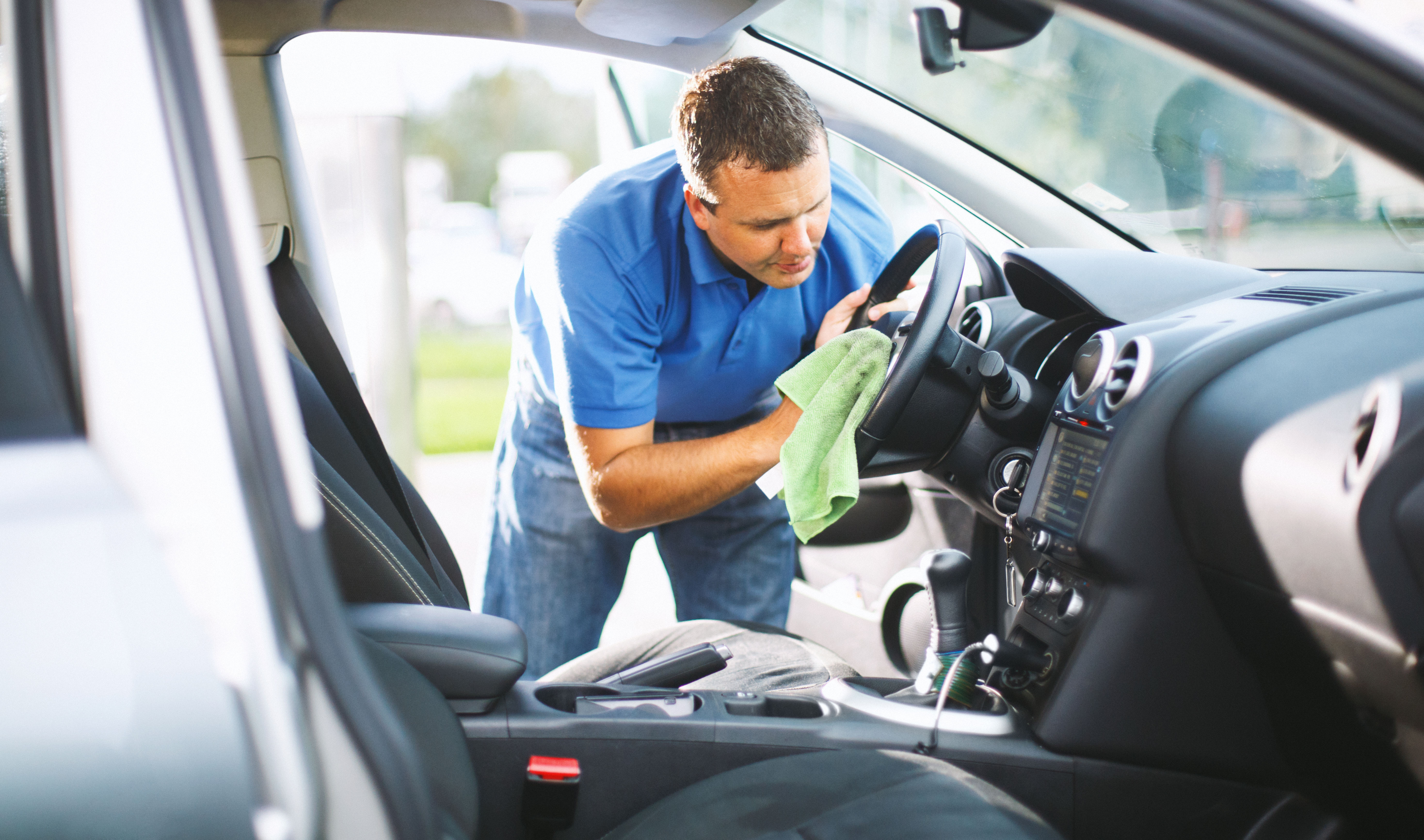 Errores más frecuentes al lavar un carro: ¿ha cometido alguno?
