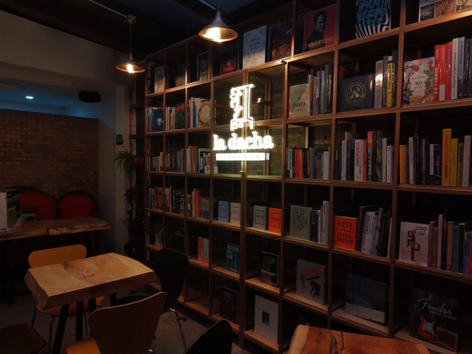 La dacha: las infinitas posibilidades de una librería
