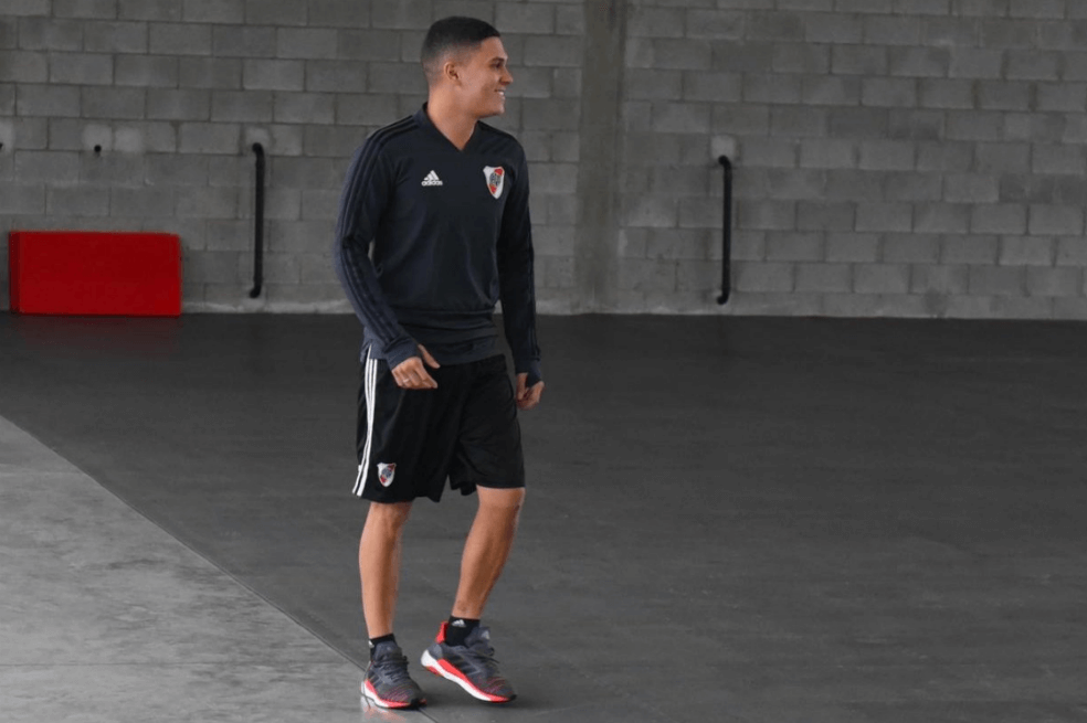 Juan Fernando Quintero estuvo en el entrenamiento de River Plate