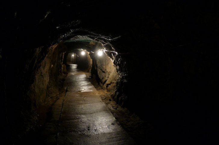 Numerosas leyendas sobre galerías subterráneas secretas cercanas a Walbrzych, donde estarían escondidos tesoros del Tercer Reich, están basadas en la historia de una enorme construcción nazi, con ramificaciones subterráneas, conocidas con el nombre de Riese (Gigante). /AFP