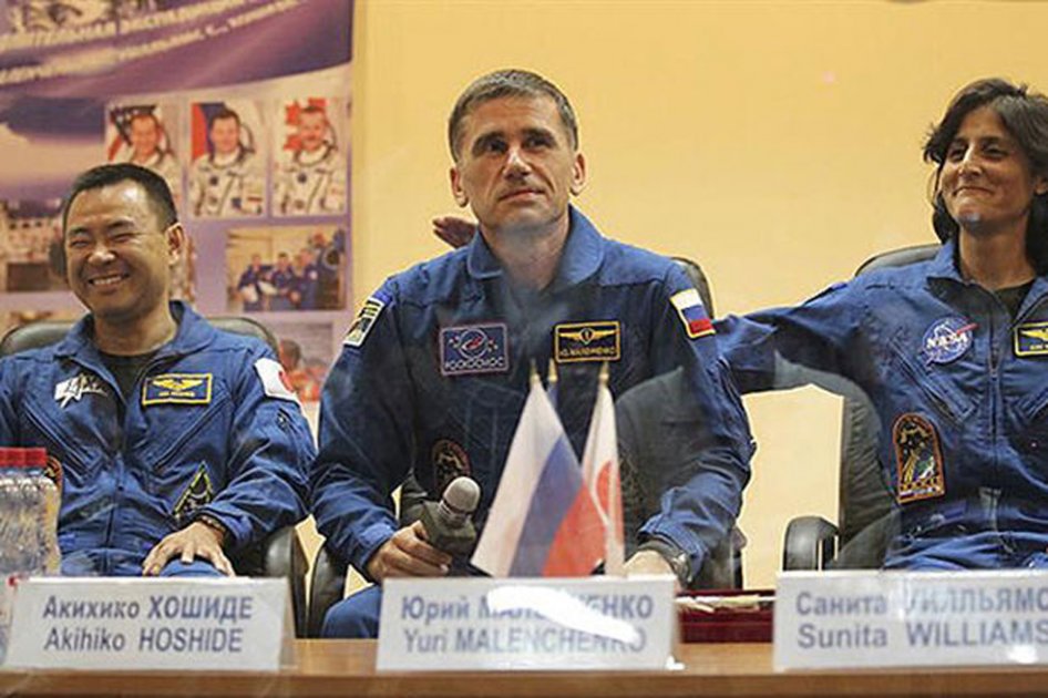 Cosmonautas rusos inician caminata en Estación Espacial Internacional