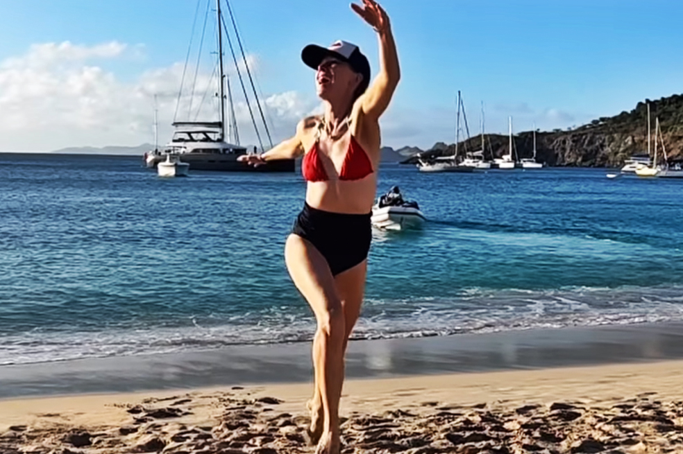 Megan Fox, Hailey Bieber y otras famosas se lucen en vacaciones