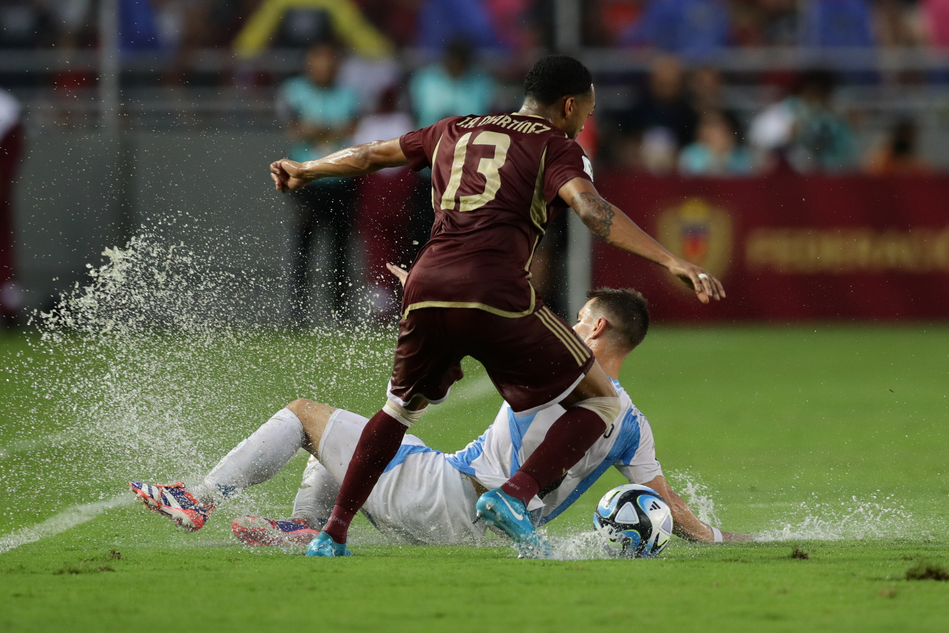 Scaloni explotó tras el mal estado de la cancha en Maturín: “No había condiciones”