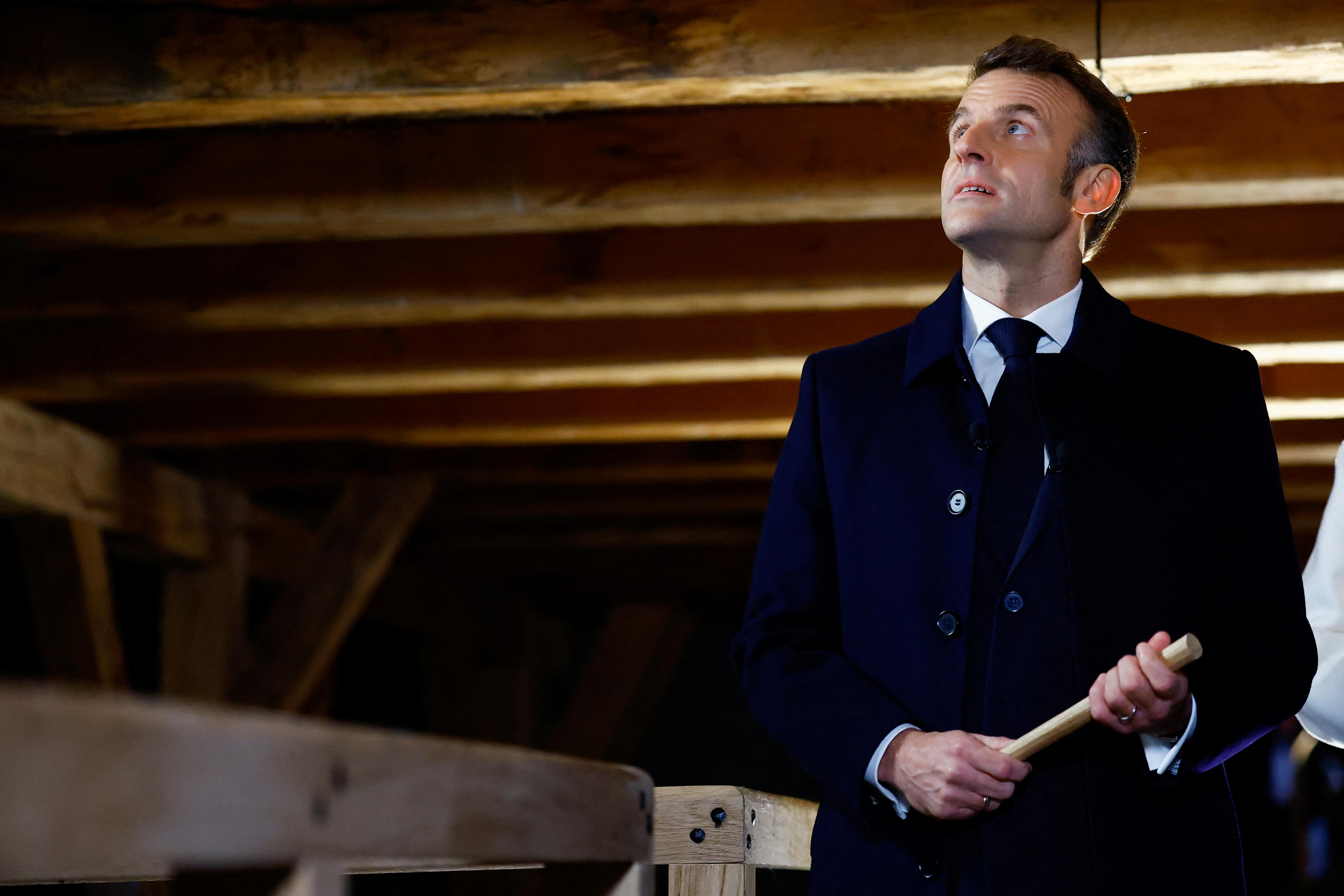 Tras la caída del gobierno francés, ¿qué puede hacer Macron?
