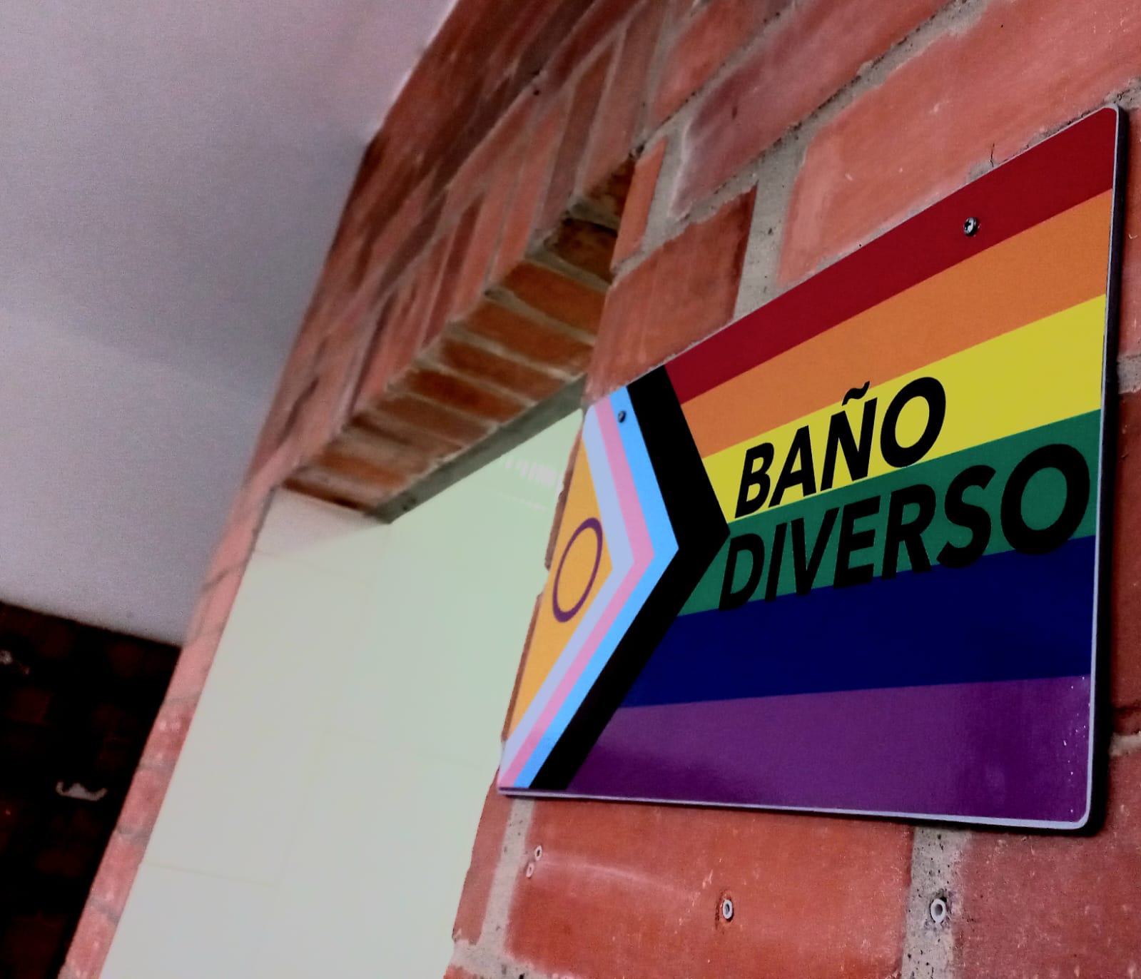 Nomenclatura baño diverso en la facultad de ciencias humanas de la UIS.