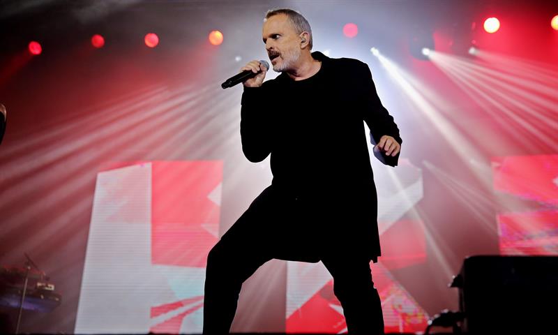 Miguel Bosé promete concierto «fantástico» junto a «sus compadres» Juanes y Yatra