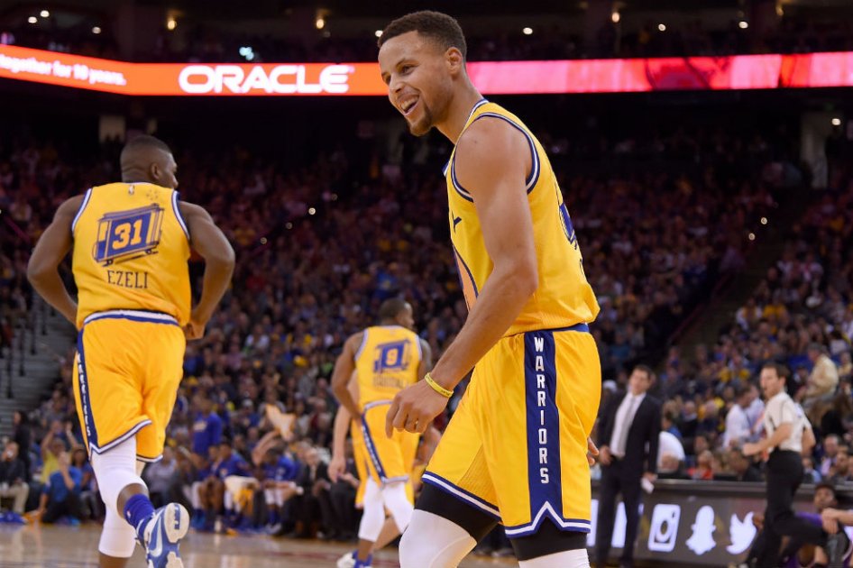 Warriors se convierten en el primer equipo en la historia de la NBA en iniciar con marca de 16-0. Foto: AFP