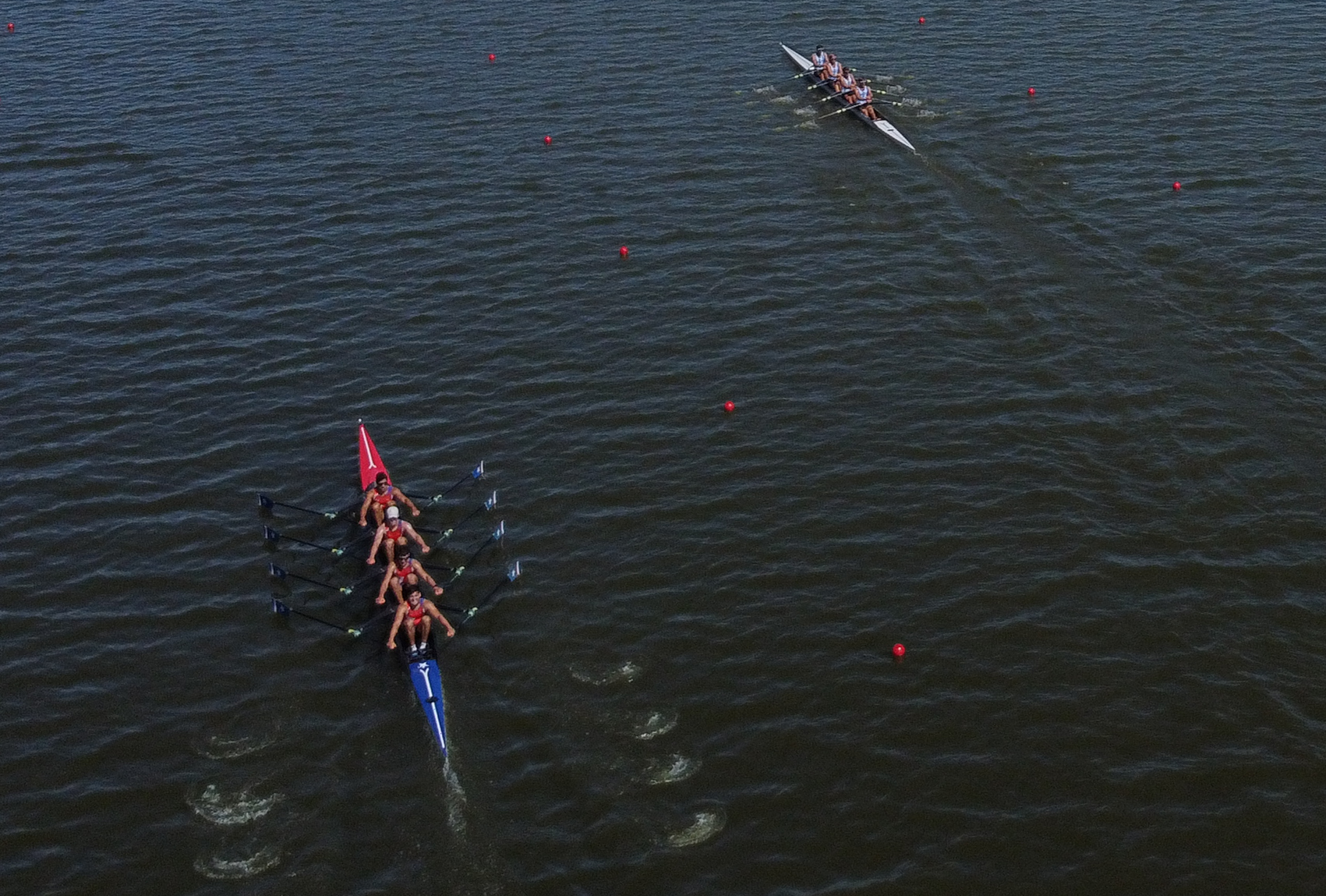 AMDEP7126. ASUNCION (PARAGUAY), 04/10/2022.- Fotografía aérea con dron de deportistas compitiendo hoy, en la final remo M4X masculino senior en los Juegos Suramericanos 2022 en Asunción (Paraguay). EFE/ Martín Crespo