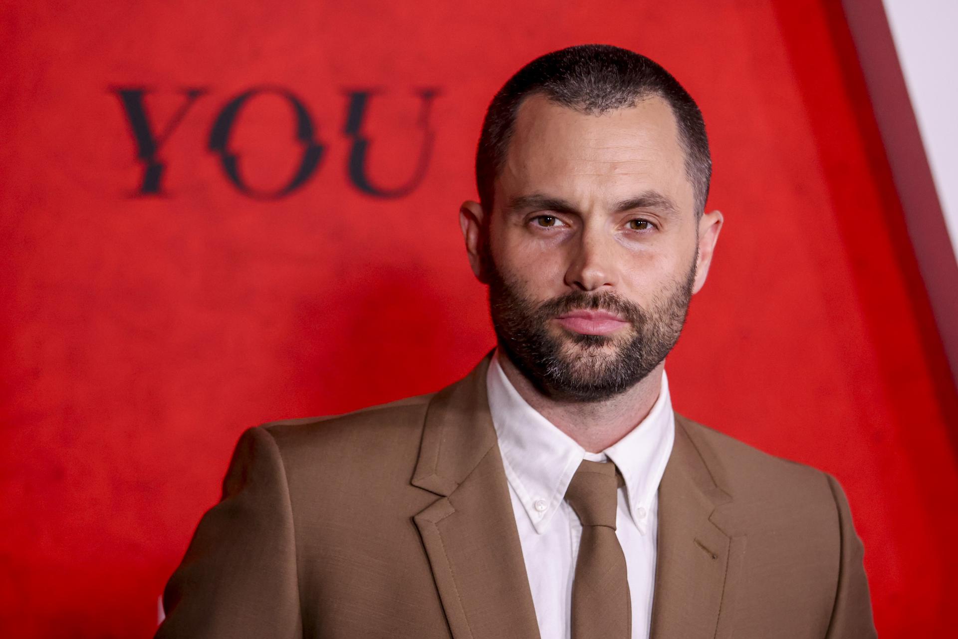 Penn Badgley, de ‘You’, ahora es padre de gemelos. Su esposa es cantante y partera