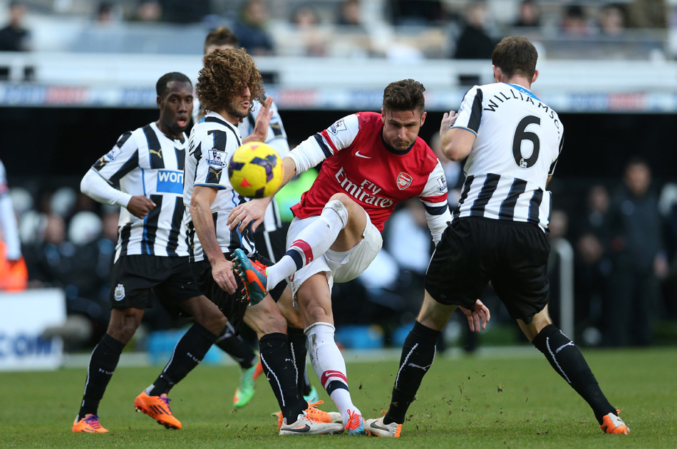 Arsenal venció a Newcastle y recuperó el liderato de la Premier League