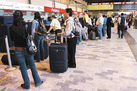 Mincomercio insiste en que deben bajar precios de tiquetes aéreos
