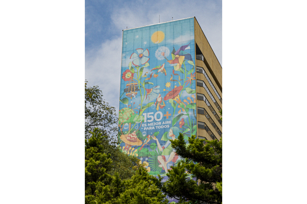 Banco de Bogotá instala vallas que descontaminan el aire como lo harían árboles