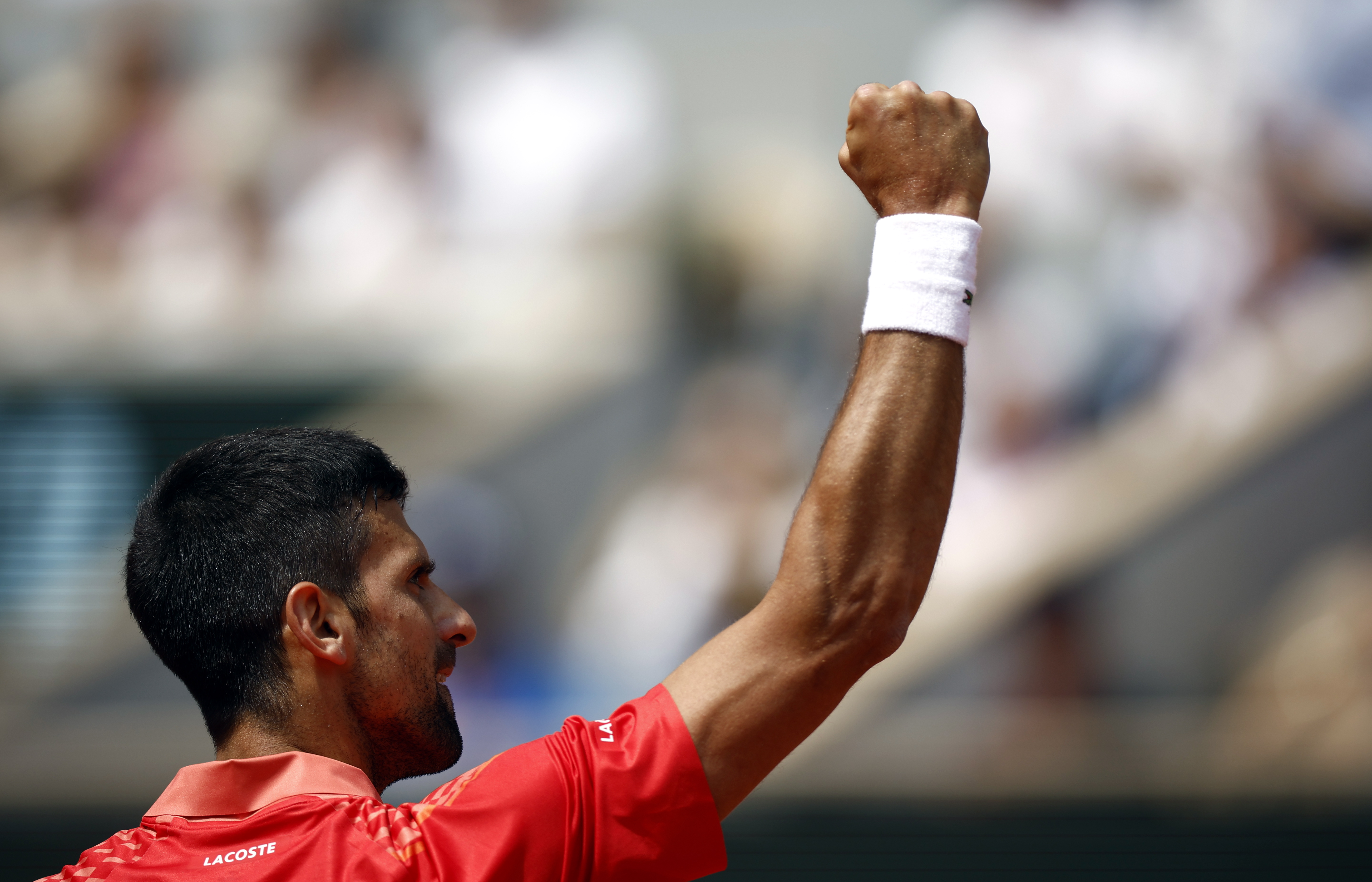 Paris (France), 09/06/2023.- Novak Djokovic of Serbia reacts as he plays Carlos Alcaraz of Spain in their Men's semi final match during the French Open Grand Slam tennis tournament at Roland Garros in Paris, France, 09 June 2023. (Tenis, Abierto, Francia, España) EFE/EPA/YOAN VALAT