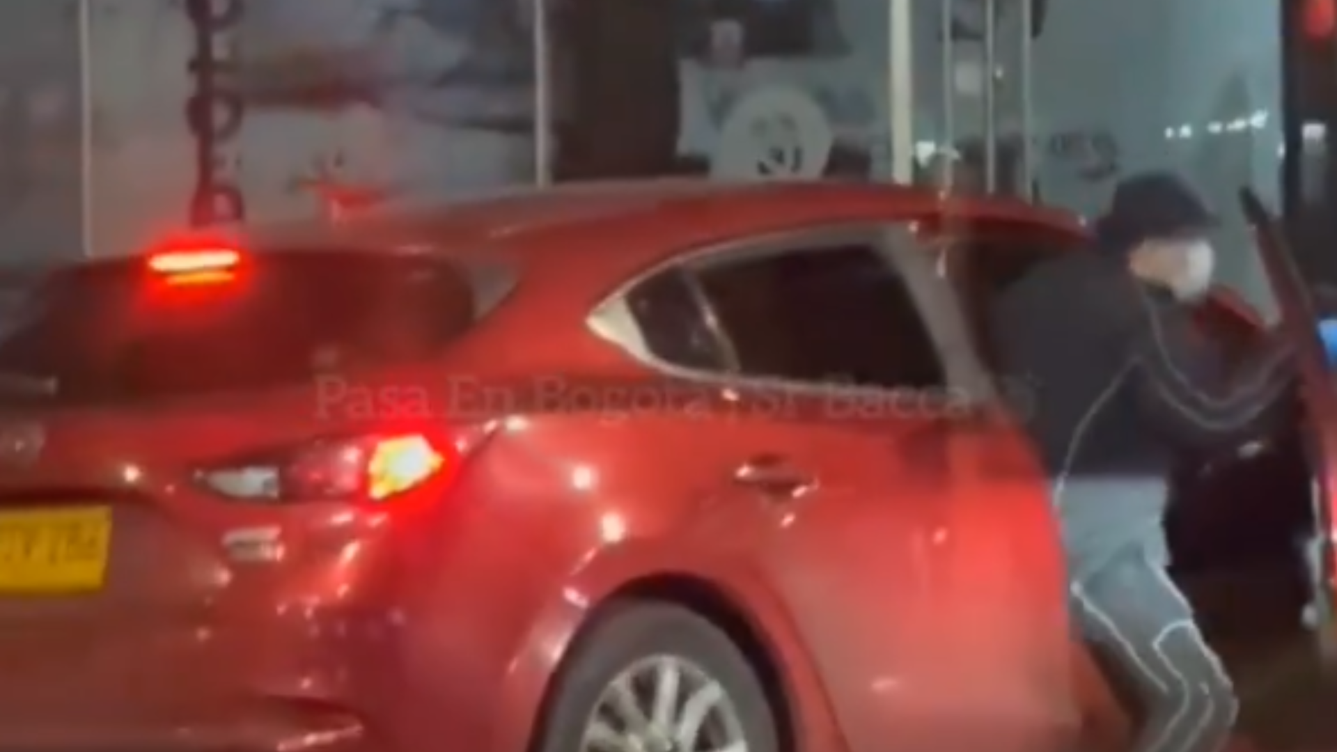 Familia fue amordazada y obligada a tirarse al suelo durante el robo de su camioneta