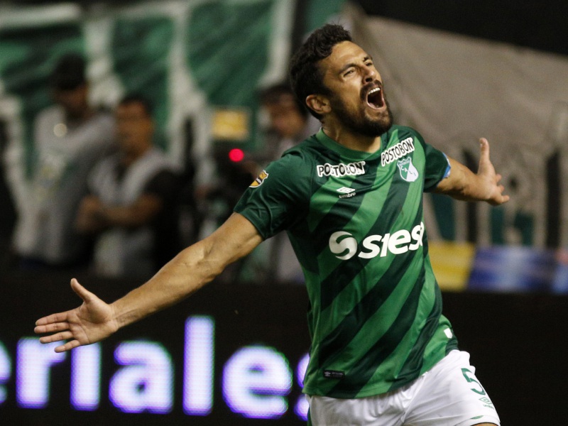 Andrés Pérez, quien jugó en el Deportivo Cali entre 2009 y 2018, se convirtió en ídolo de la hinchada del club azucarero.  / LatinContent