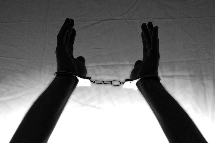 Hombre fue raptado y violado por tres mujeres en Sudáfrica