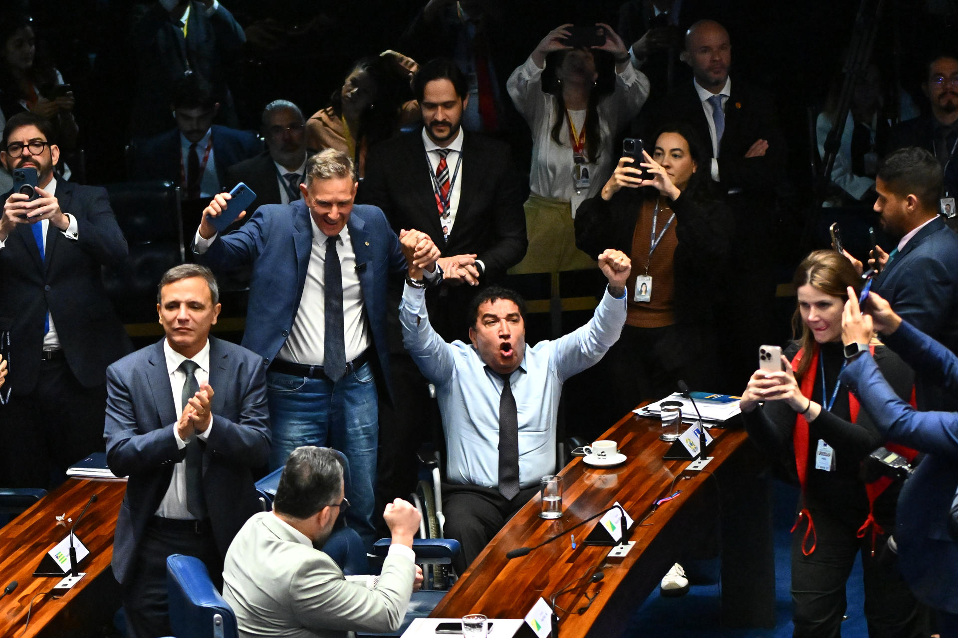 Congreso brasileño aprueba ley para rebajar la pena de cárcel de Bolsonaro