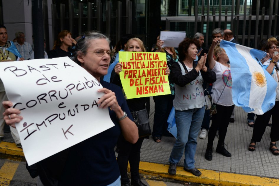 Cientos de argentinos protestan por muerte del fiscal Alberto Nisman