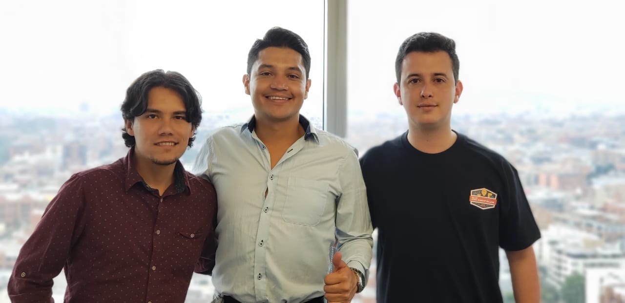 Ingenieros colombianos enseñan a niños a que programen sus propias prótesis
