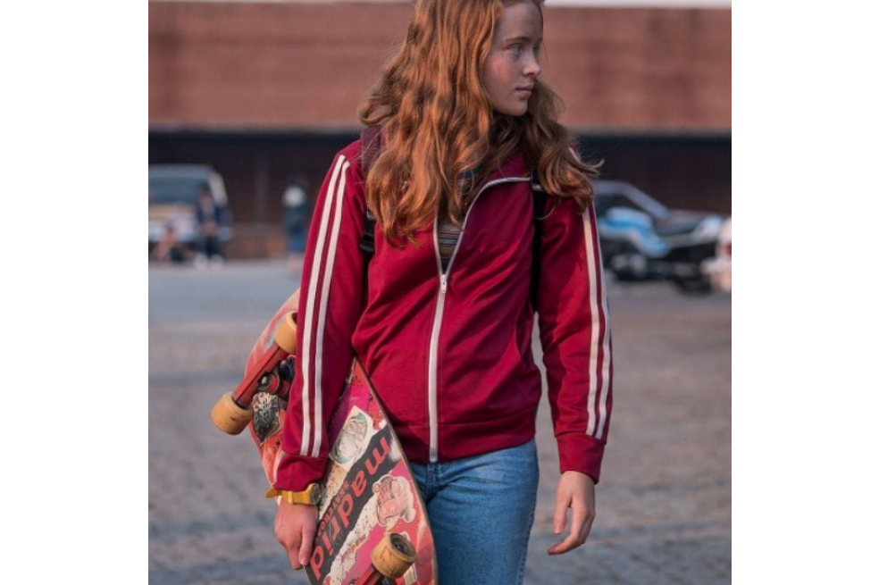 ¿Por qué aparece una patineta en Stranger Things que dice «Madrid»?