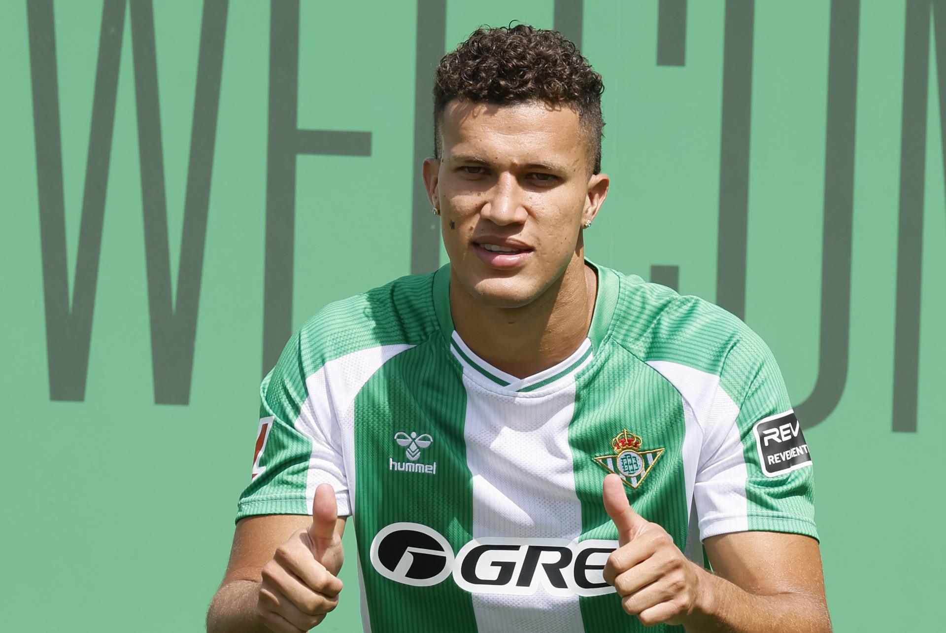 Nelson Deossa marcó un golazo contra Arsenal mientras define su futuro en Europa: video