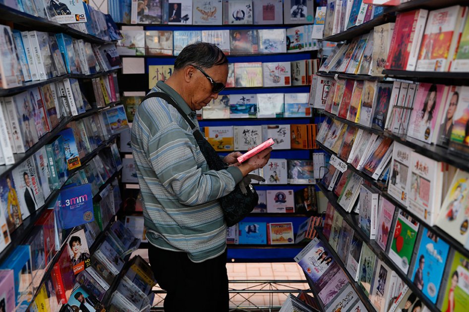 «El libro de papel seguirá vivo dentro de 100 años»