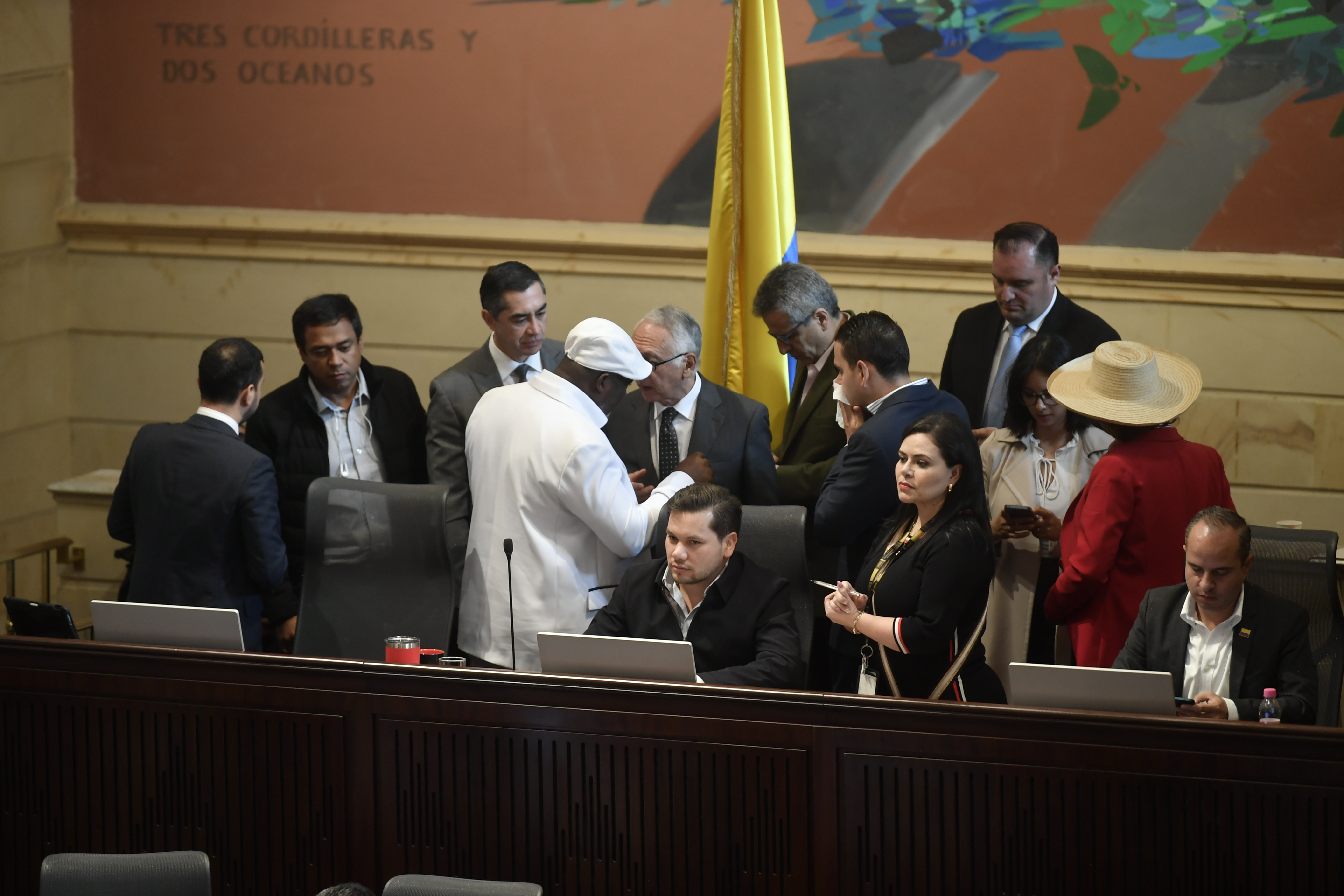 El transfuguismo agitó a un Congreso dividido por sus choques con la Casa de Nariño