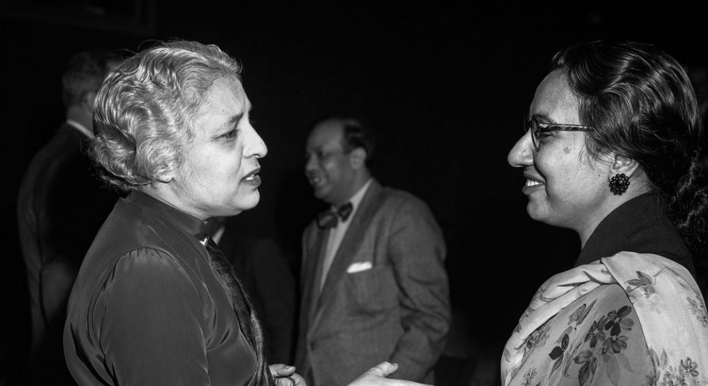 La redactora india Hansa Mehta (derecha) se opuso a la frase francesa "todos los hombres nacen libres e iguales" que en la Declaración de los Derechos Humanos se convirtió en "todos los seres humanos nacen libres e iguales". /Archivo Particular