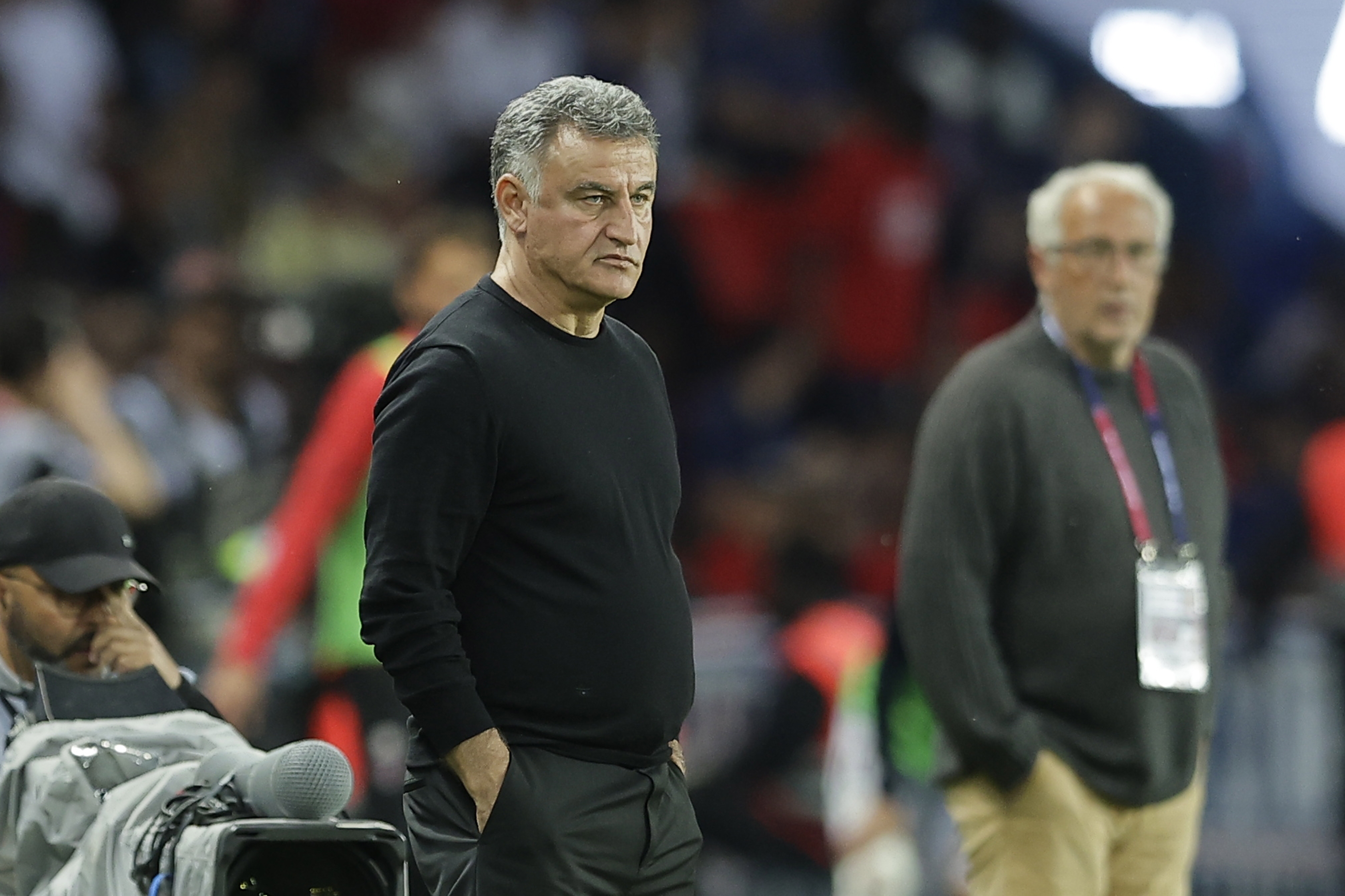 Detienen al entrenador del PSG y a su hijo por sospechas de discriminación