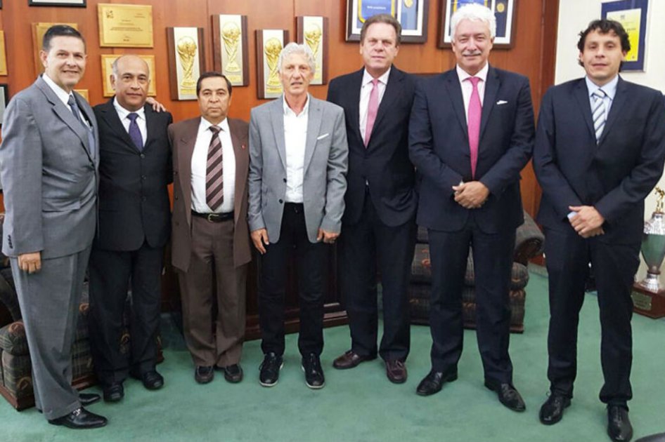 Reunión de Pékerman con el renovado Comité de la Federación