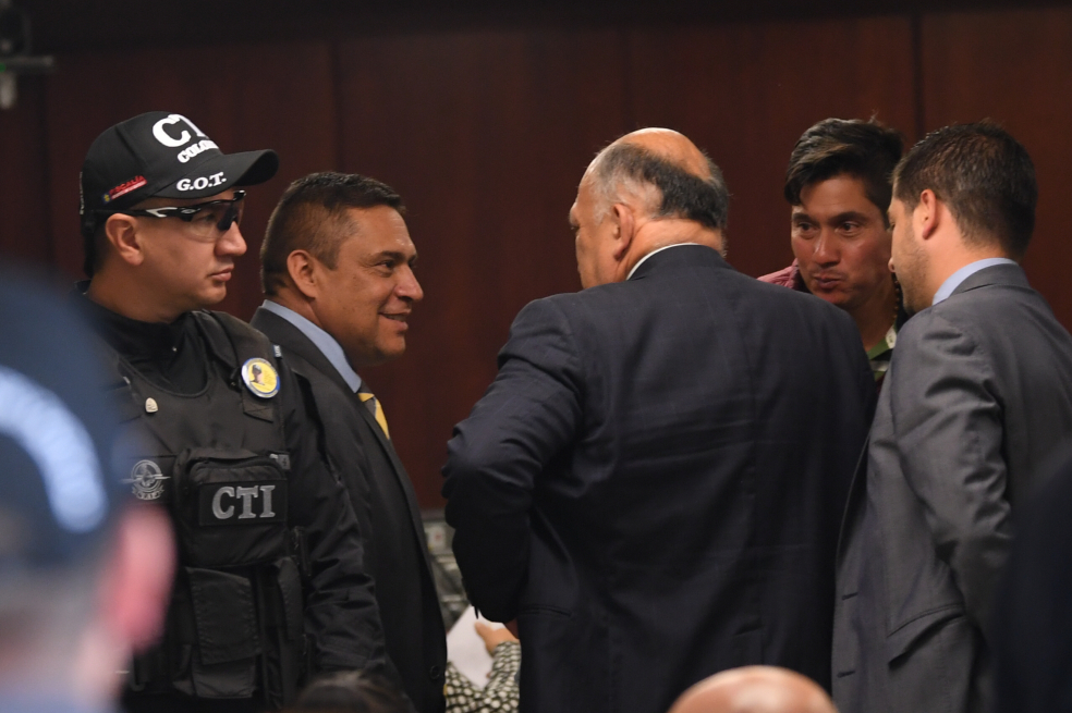 Juez da casa por cárcel al general (r) Humberto Guatibonza por red de interceptaciones