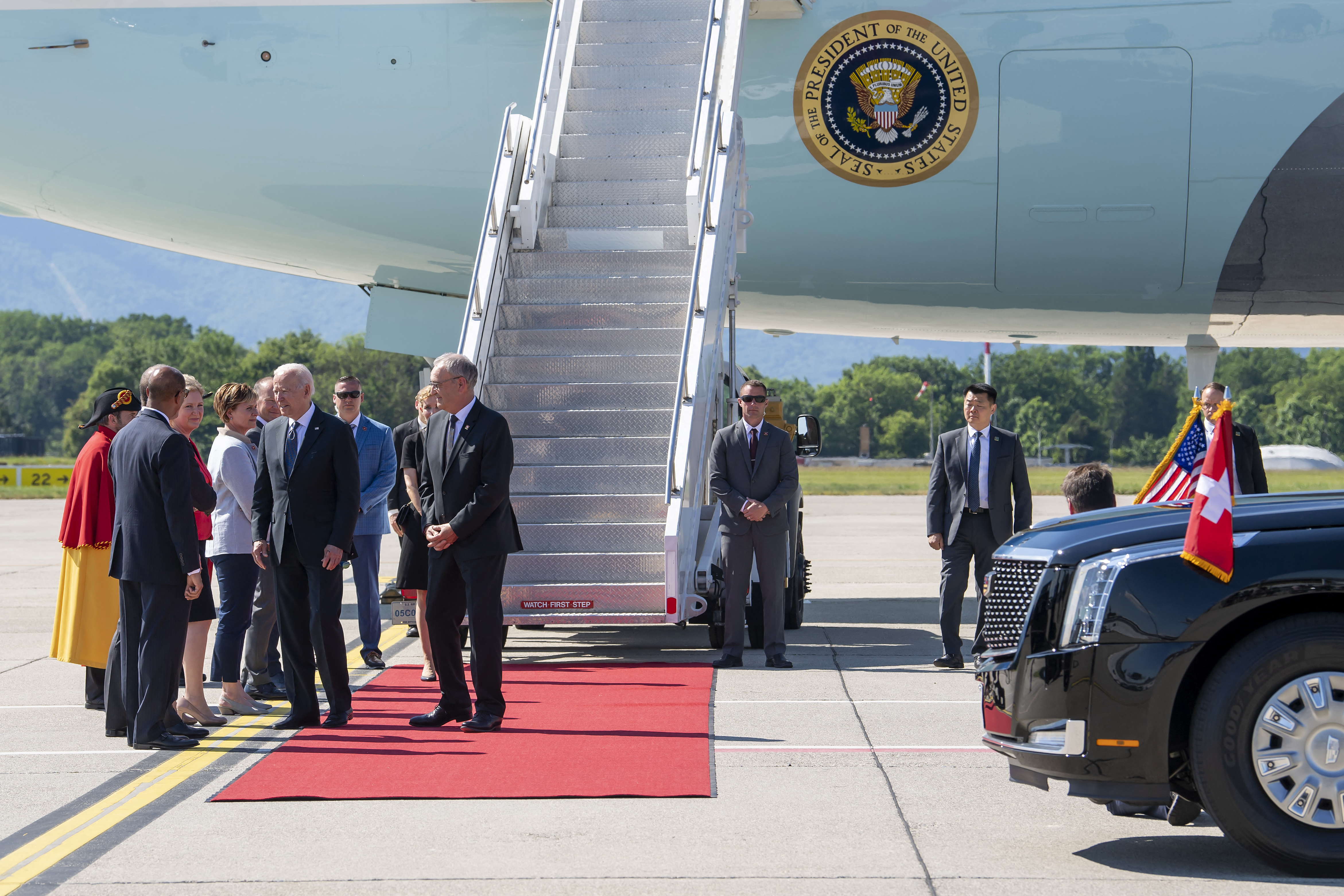 Por otro lado, Biden llegó el martes, procedente de Bruselas, donde participó en sendas cumbres de la OTAN y con sus aliados de la Unión Europea.