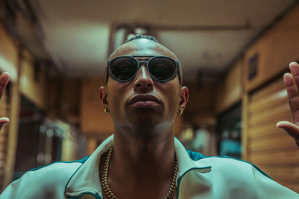 Yoky Barrios: música desde el barrio que refleja la realidad social de Colombia