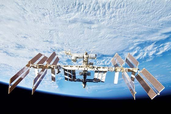 Tres astronautas se sumarán a la Estación Espacial Internacional