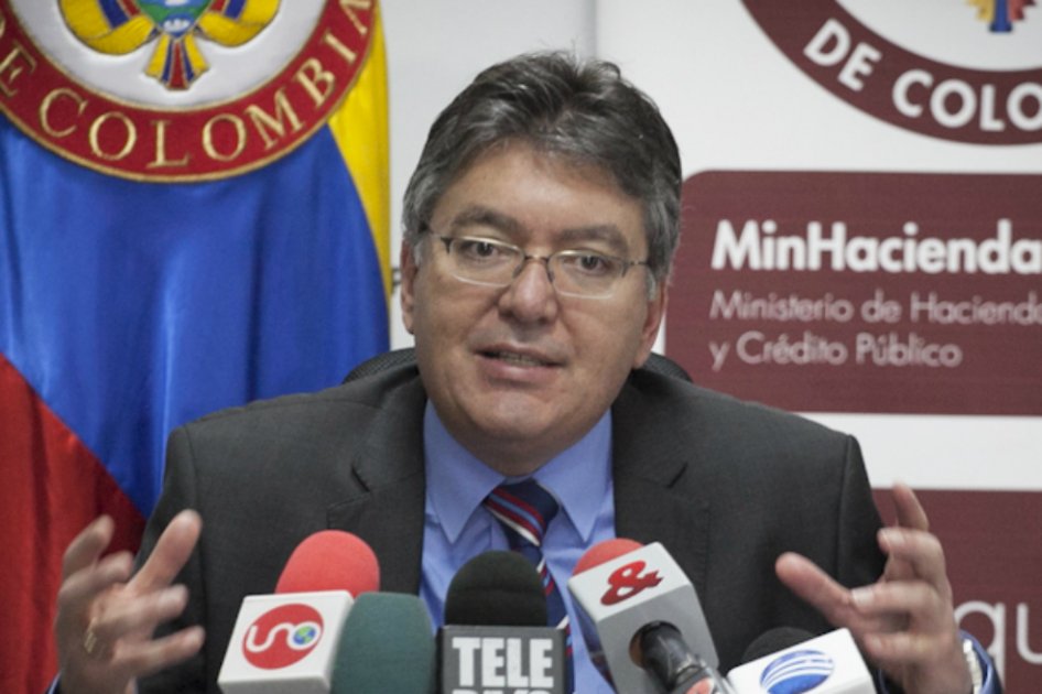 Ministro de Hacienda, Mauricio Cárdenas, mostró satisfacción por el crecimiento de 4,6% de la economía en 2014.