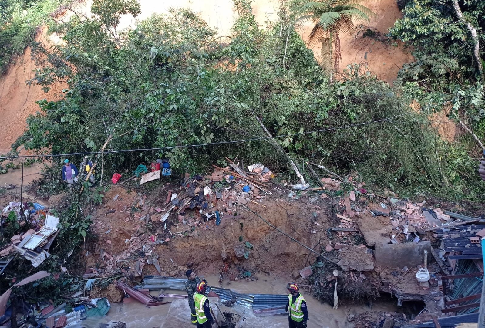Deslizamiento en Caldas, Antioquia, deja un desaparecido y tres casas destruidas
